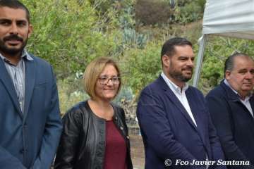Emotivo acto de descubrimiento de la placa del pasaje que recuerda al periodista Adolfo Santana en Cernícalos (Foto TA)